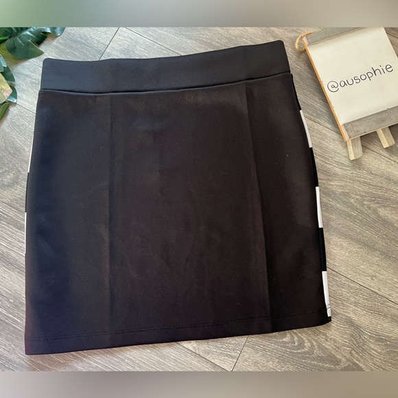 I Joah Made in USA Black and White Striped Stretch Mini Skirt. Size L. NWT! - Picture 3 of 7